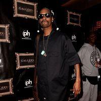 Snoop Dogg walks the red carpet at Gallery Nightclub at Planet Hollywood 